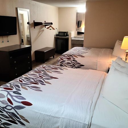 Red Roof Inn Стонтон Экстерьер фото