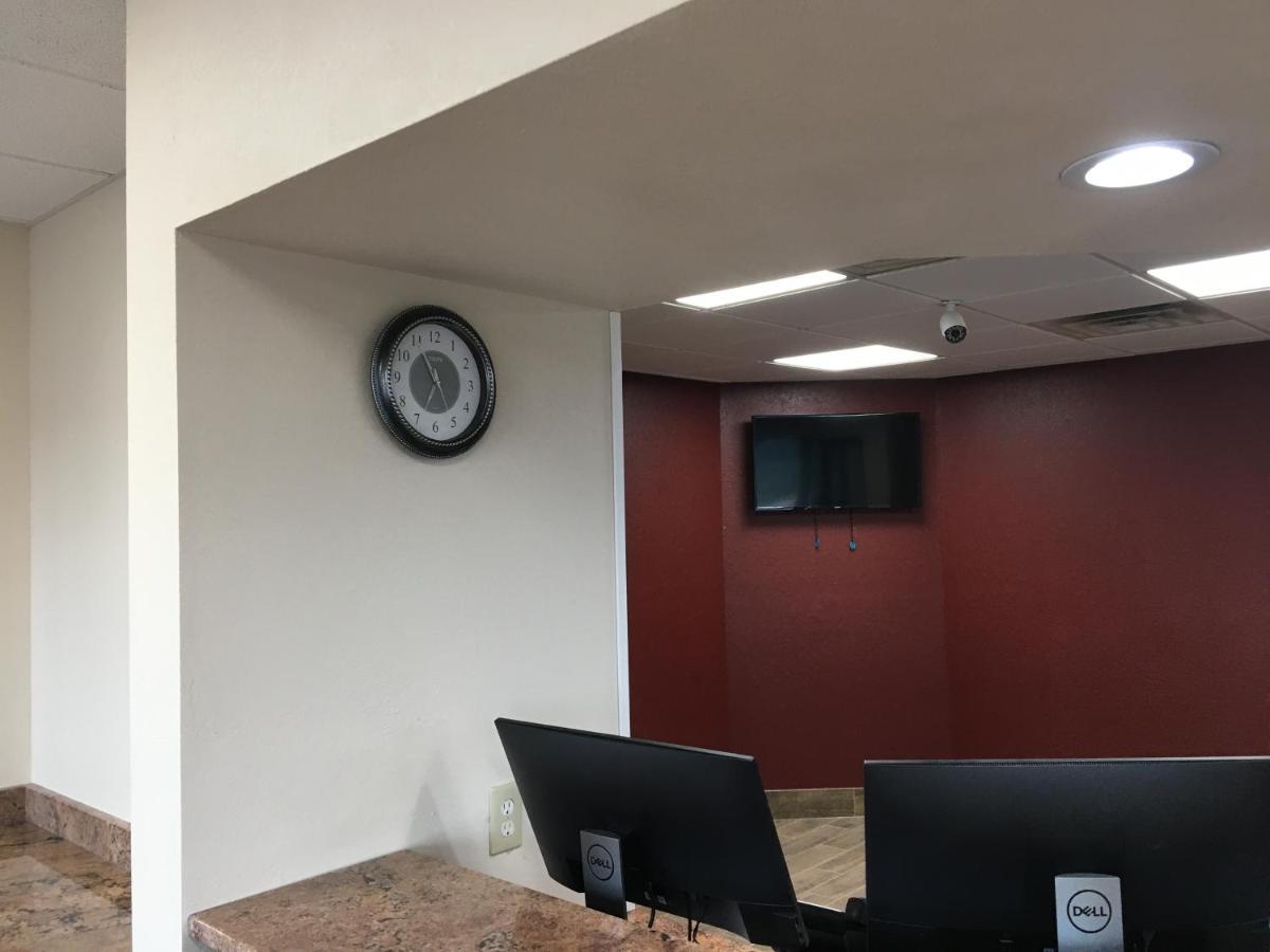 Red Roof Inn Стонтон Экстерьер фото