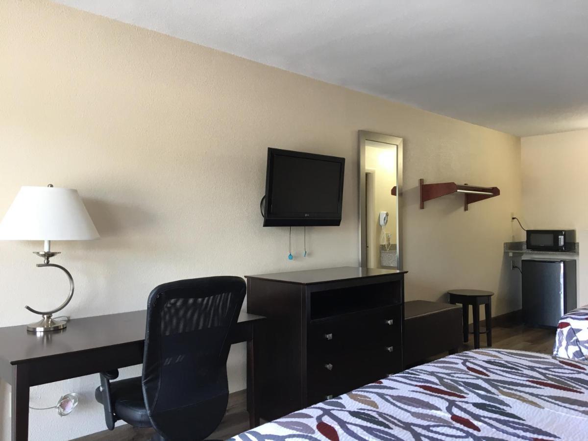 Red Roof Inn Стонтон Экстерьер фото