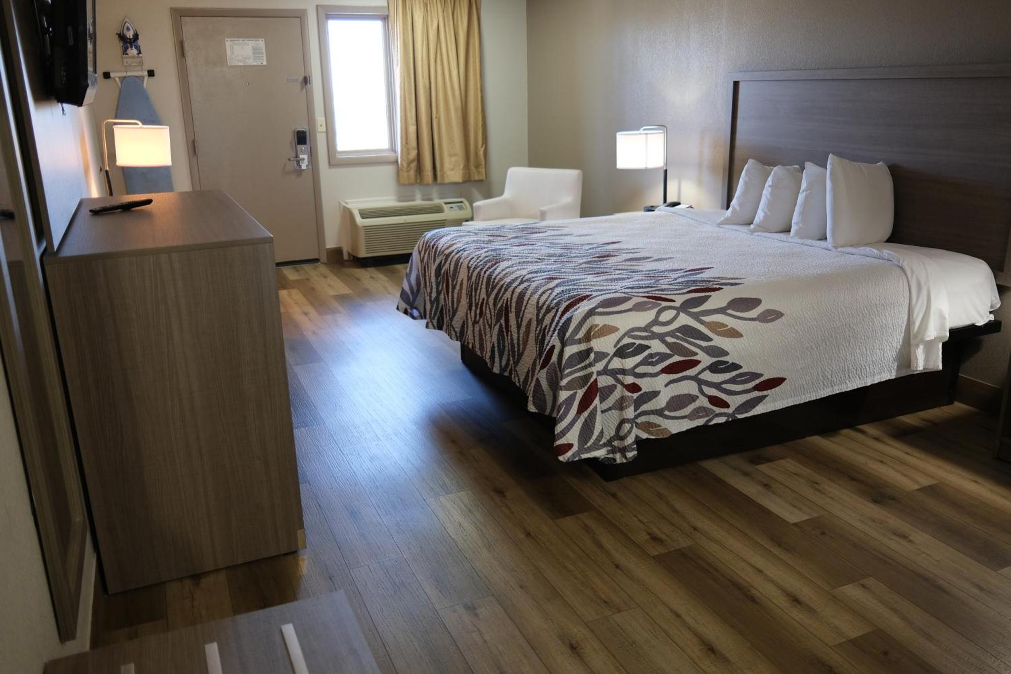 Red Roof Inn Стонтон Экстерьер фото