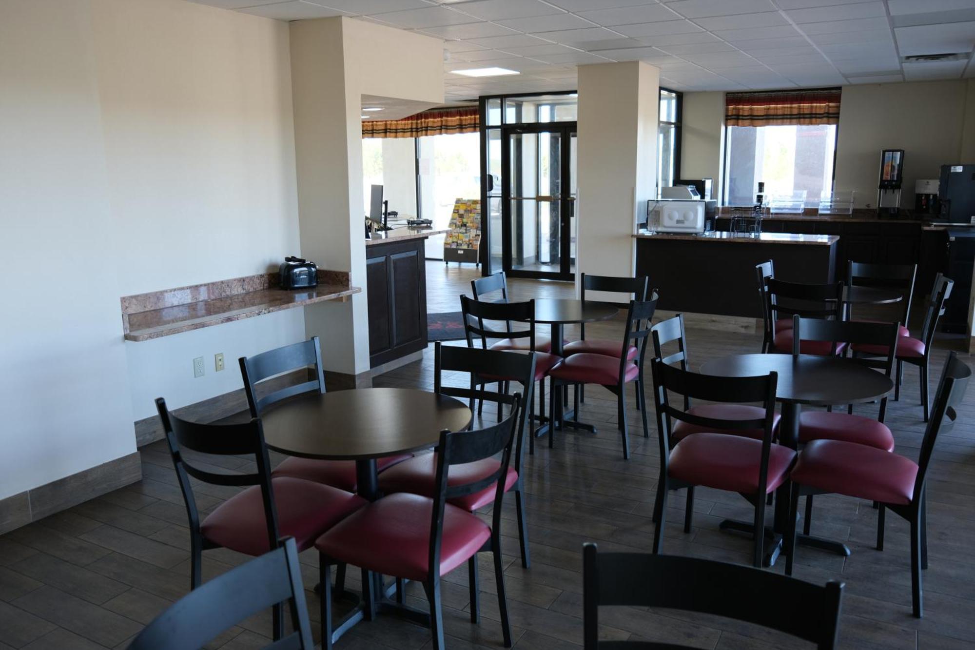 Red Roof Inn Стонтон Экстерьер фото