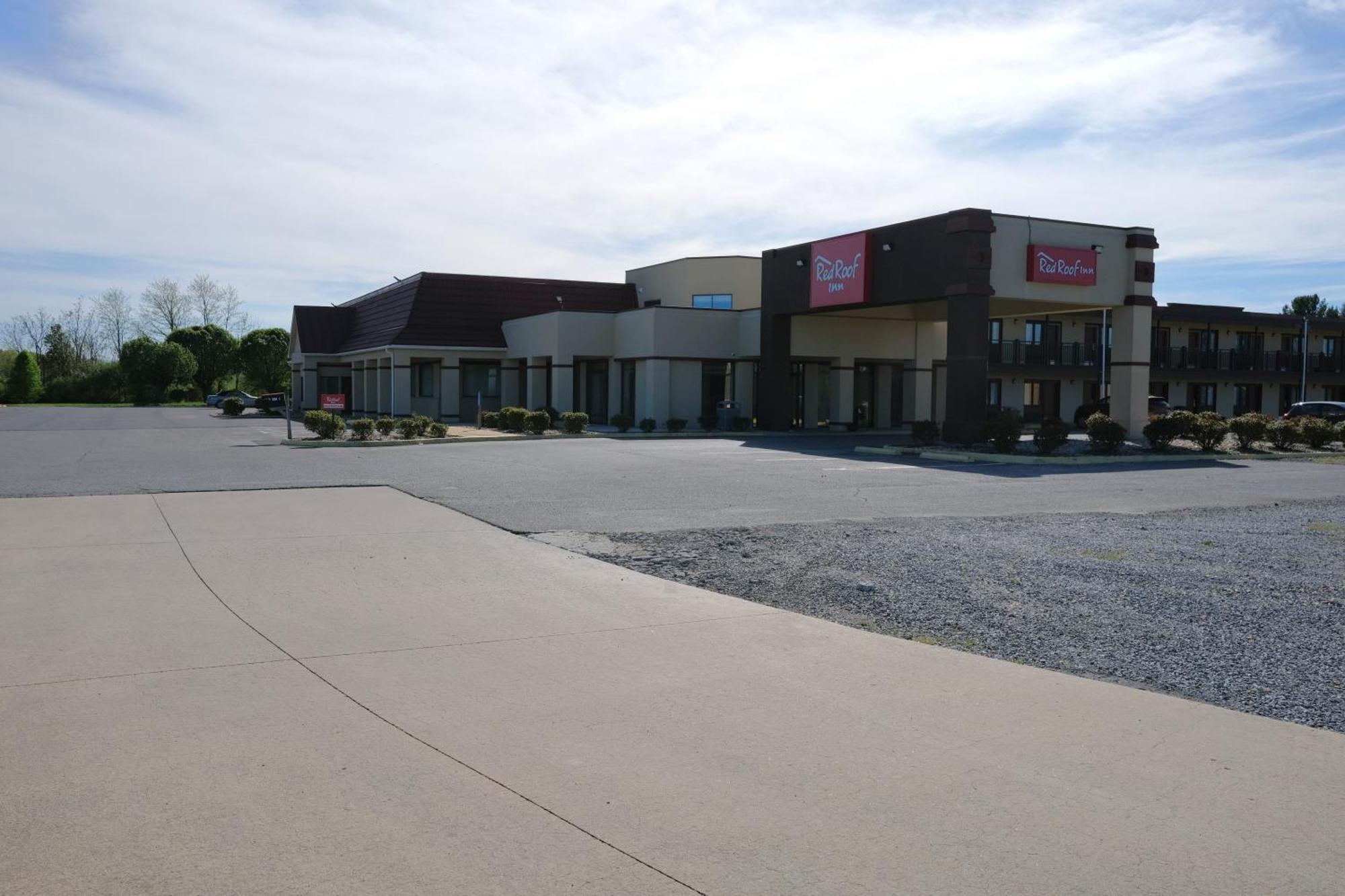 Red Roof Inn Стонтон Экстерьер фото