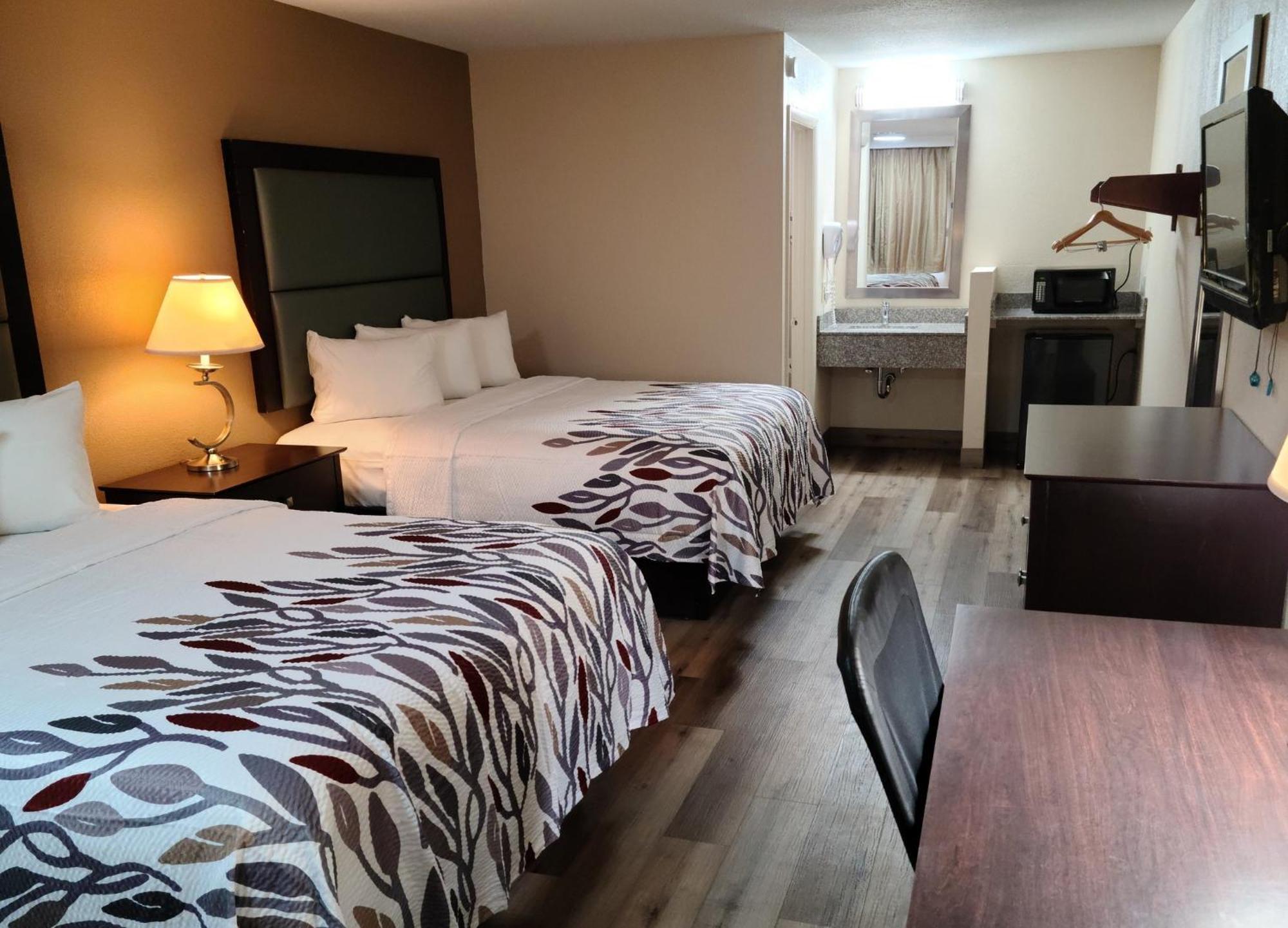Red Roof Inn Стонтон Экстерьер фото
