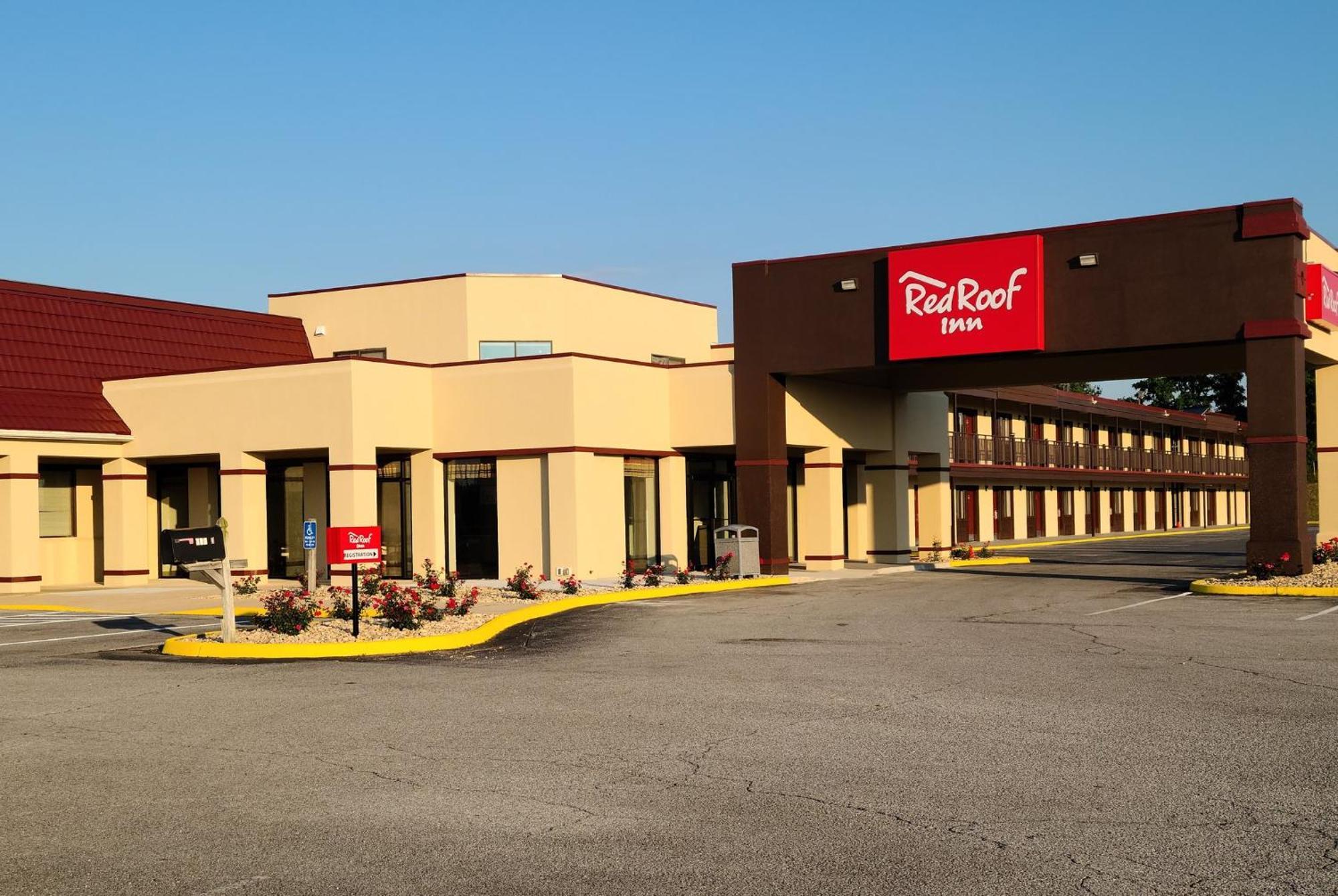 Red Roof Inn Стонтон Экстерьер фото