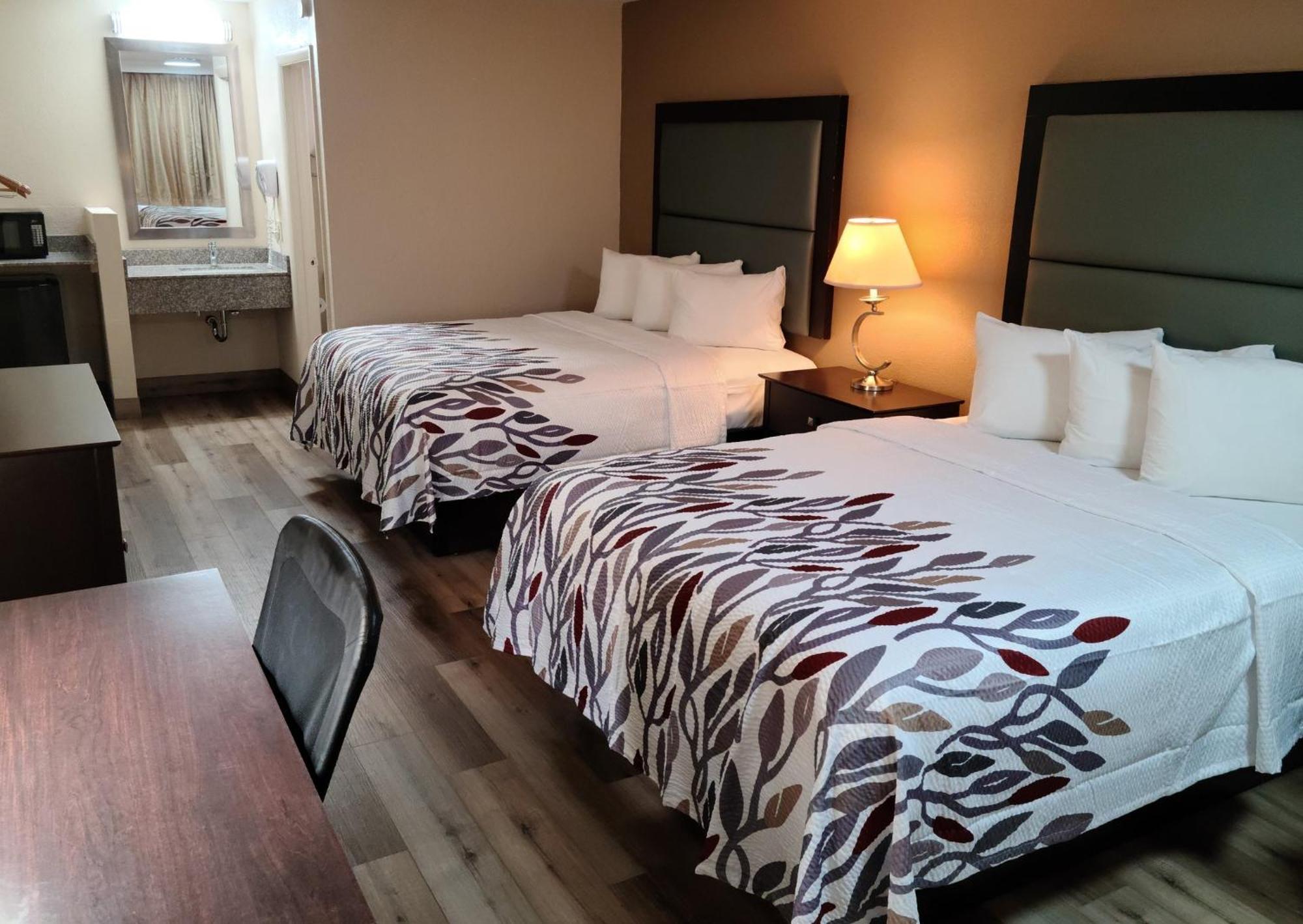 Red Roof Inn Стонтон Экстерьер фото