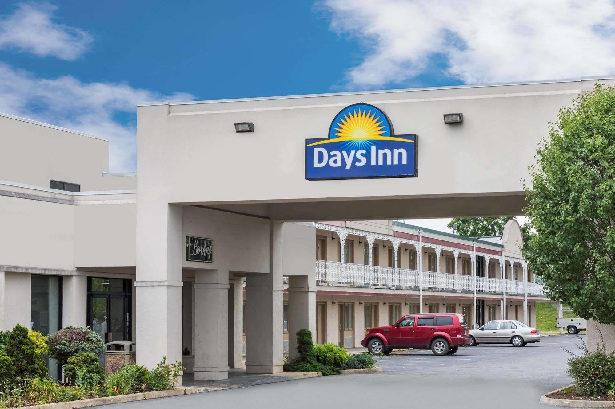 Red Roof Inn Стонтон Экстерьер фото